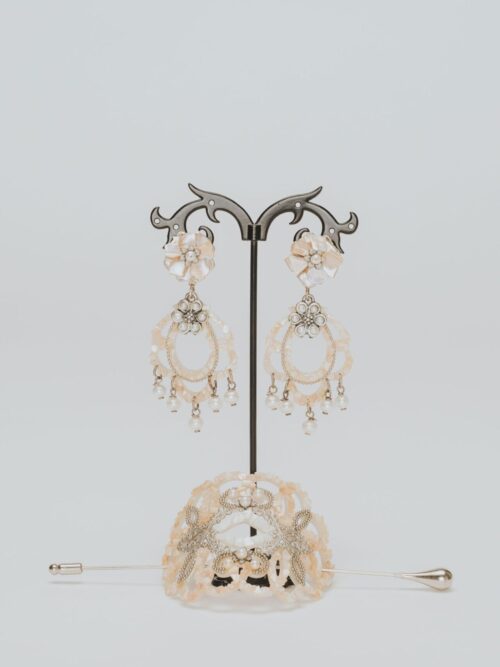 Alfiler flor nácar y perlas