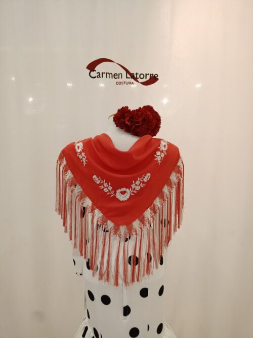 Mantoncillo de señora bordado coral