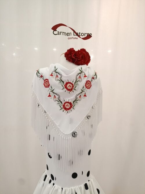 Mantoncillo de señora bordado blanco