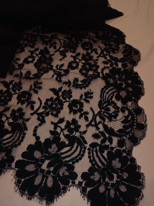 MANTILLA NEGRA 180