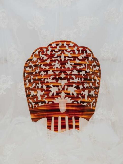 Peina mantilla flor alegría