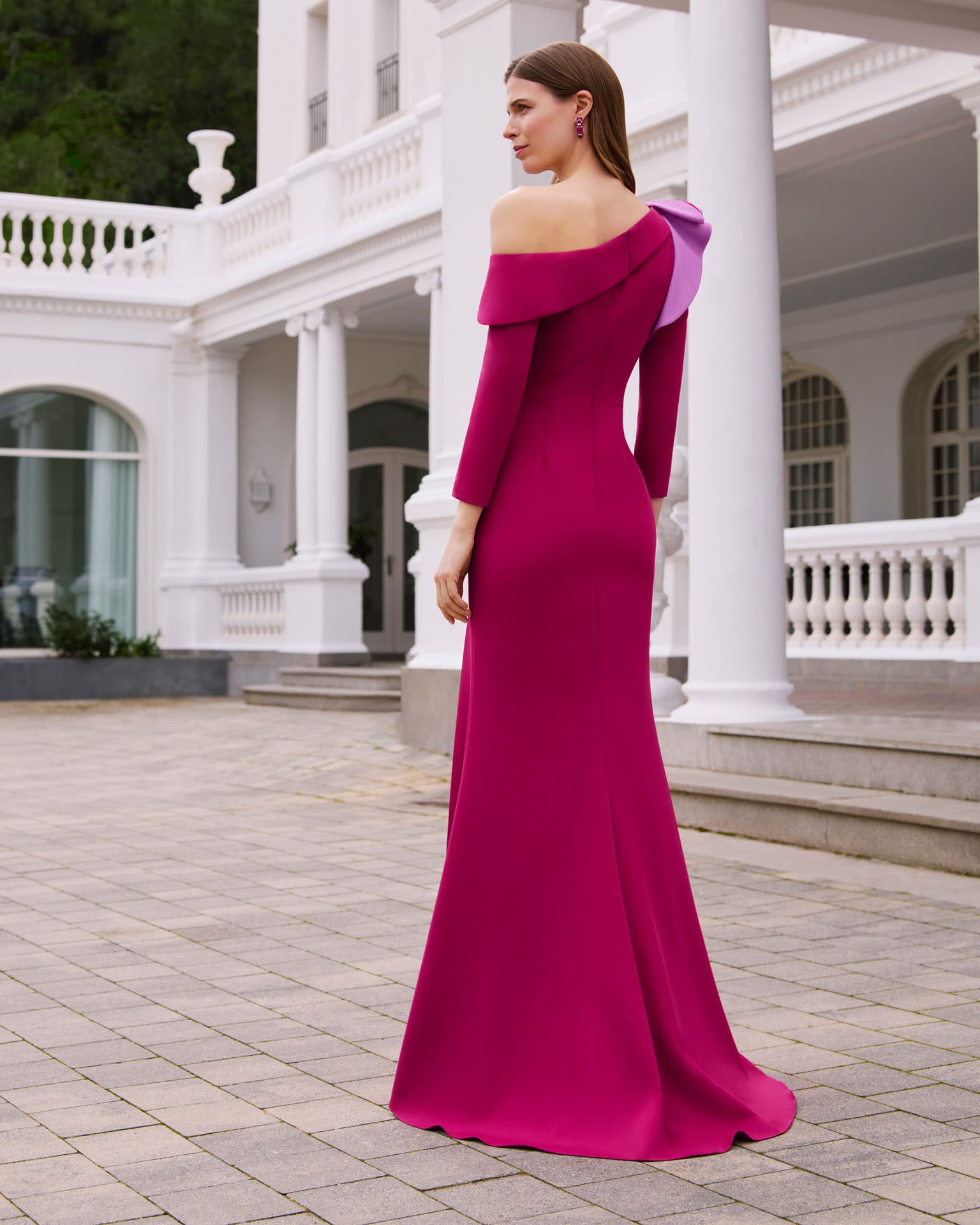 Vestido largo asimétrico en crepé