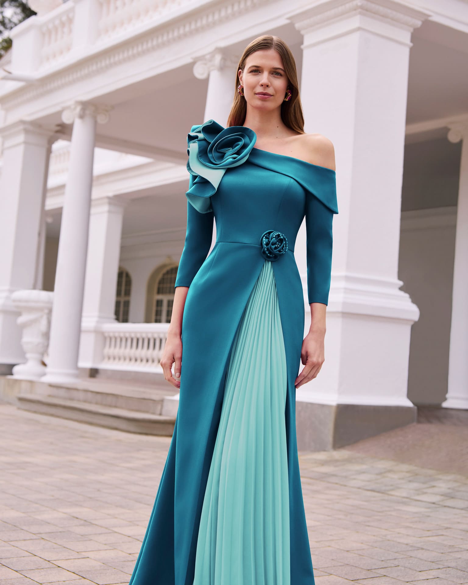 Vestido largo asimétrico en crepé