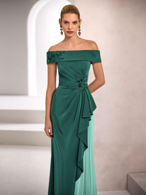 Vestido largo de satén con escote envolvente